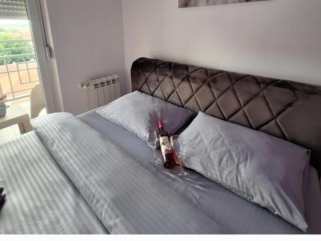 Stan Na Dan Aurora Apartamento Požarevac Exterior foto