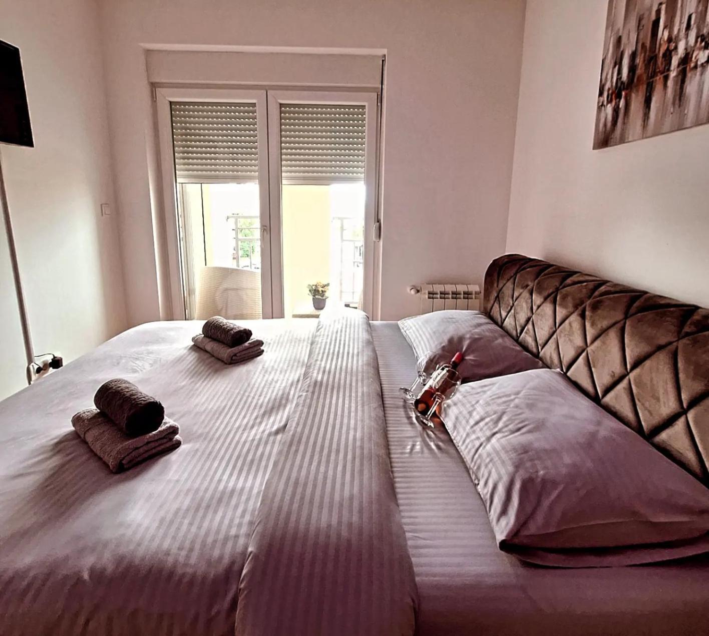 Stan Na Dan Aurora Apartamento Požarevac Exterior foto